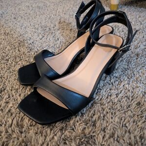 Elegant Black Heeled Sandals